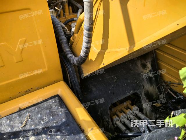 大臂根部 斜视(工作和回转装置) 大臂根部 斜视(工作和回转装置)