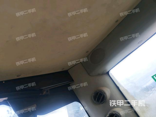 左后方玻璃角标(驾驶室部分) 左后方玻璃角标(驾驶室部分)