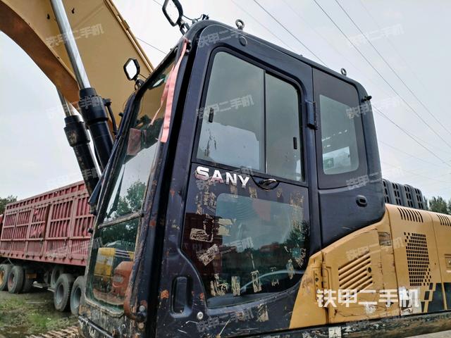 驾驶室整体(整机外观) 驾驶室整体(整机外观)