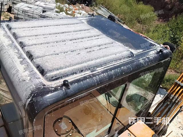 駕駛室頂部(整機(jī)外觀) 駕駛室頂部(整機(jī)外觀)