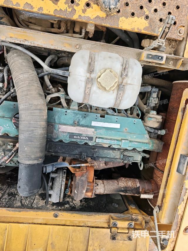 發(fā)動(dòng)機(jī)室（上車部件）