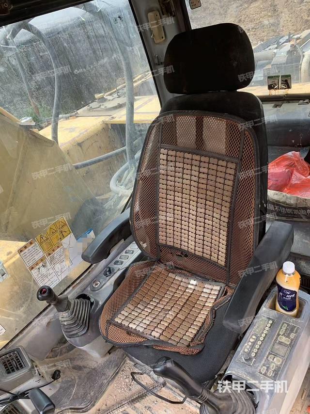 駕駛室整體(整機(jī)外觀) 駕駛室整體(整機(jī)外觀)