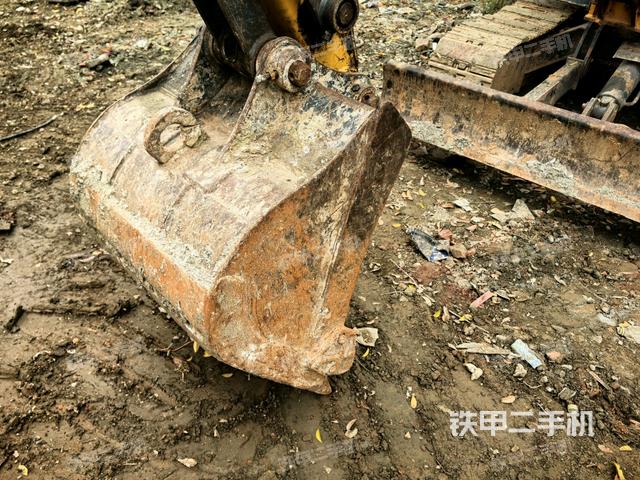 铲斗45度(工作和回转装置) 铲斗45度(工作和回转装置)