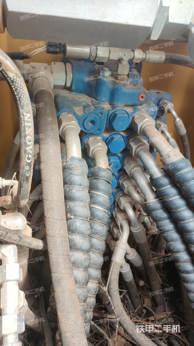 驾驶室顶部（整机外观）