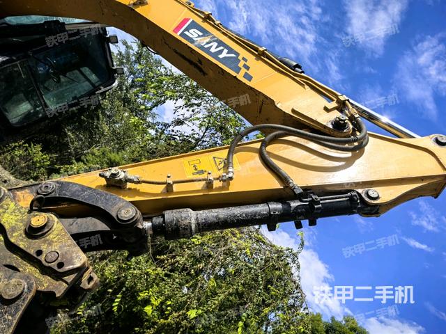 小臂整体左后(工作和回转装置) 小臂整体左后(工作和回转装置)