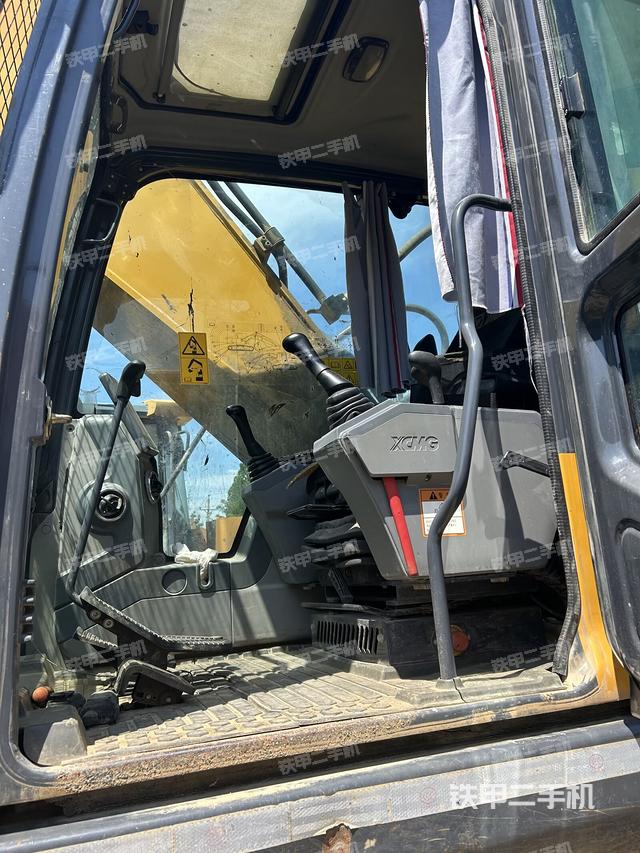 驾驶室整体(整机外观) 驾驶室整体(整机外观)