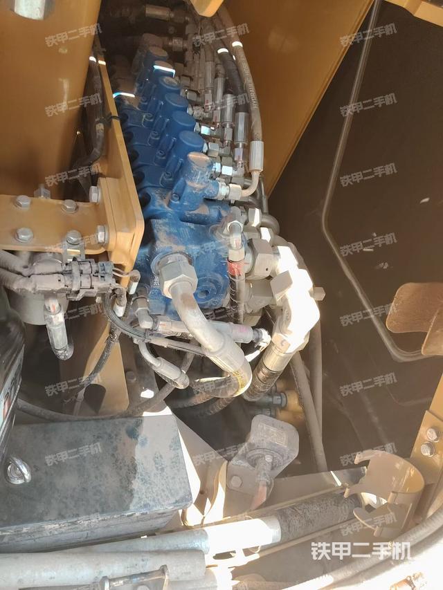 回轉(zhuǎn)馬達和主控閥（整機外觀）