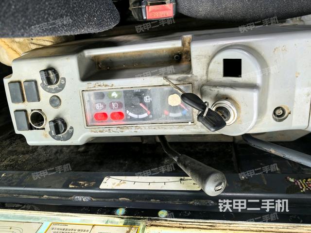 显示屏 (驾驶室部分) 显示屏 (驾驶室部分)