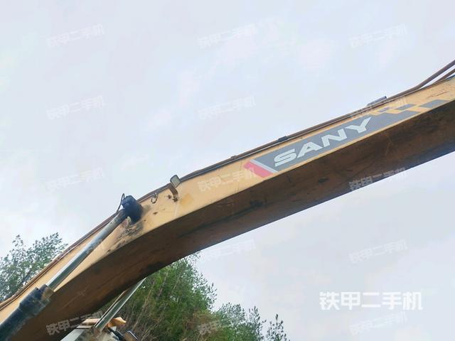 大臂整体 右侧(工作和回转装置) 大臂整体 右侧(工作和回转装置)