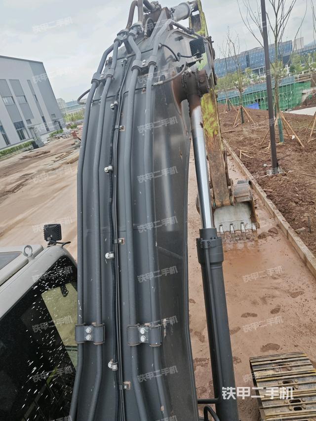 大臂背部俯视（工作和回转装置）