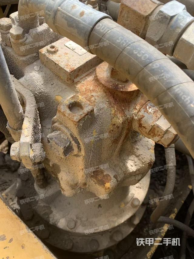 液壓泵艙室正面整體(整機(jī)外觀) 液壓泵艙室正面整體(整機(jī)外觀)