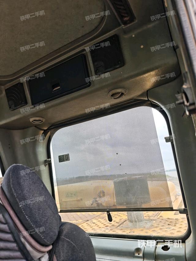 座椅右側(cè)控制臺(tái)/鑰匙門/油門/含右手柄（駕駛室部分）