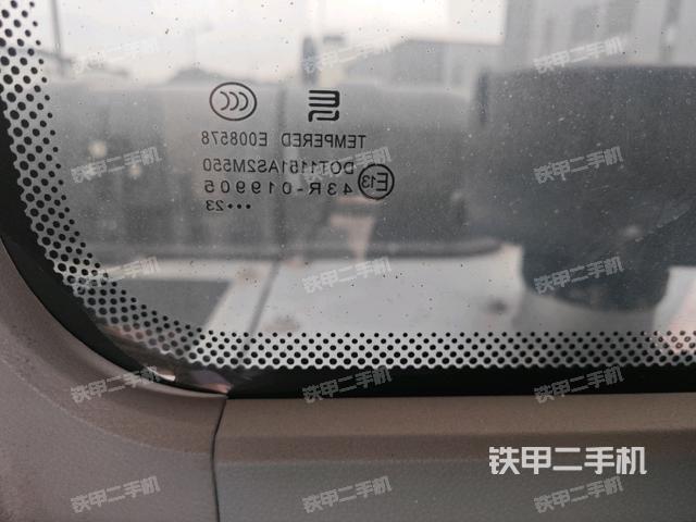 后窗玻璃角标（驾驶室部分）