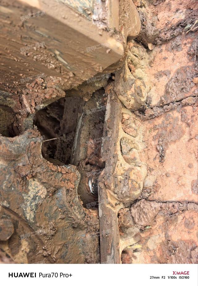 右側(cè)行走馬達(dá)蓋板（行走機構(gòu)）