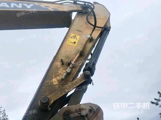 小臂整体左后(工作和回转装置) 小臂整体左后(工作和回转装置)