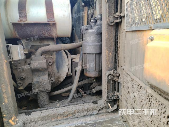 液壓泵艙室正面整體(整機(jī)外觀) 液壓泵艙室正面整體(整機(jī)外觀)