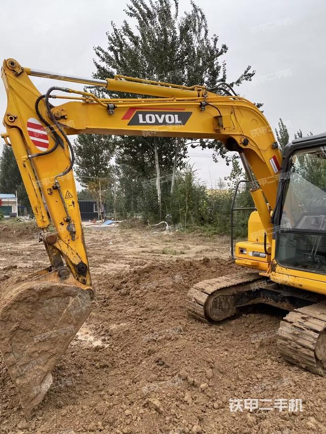駕駛室整體(整機外觀) 駕駛室整體(整機外觀)