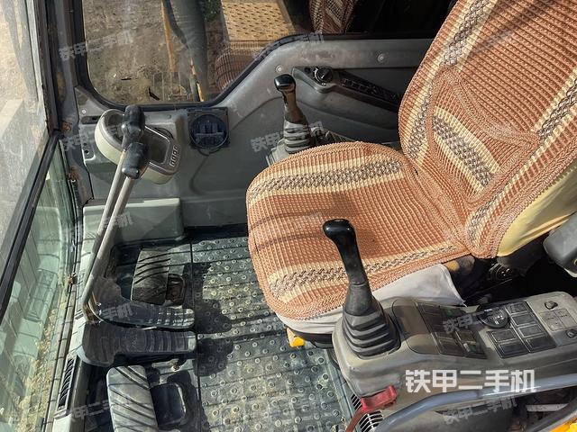 驾驶室整体(整机外观) 驾驶室整体(整机外观)