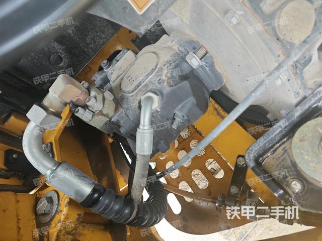 液压泵舱室正面整体(整机外观) 液压泵舱室正面整体(整机外观)
