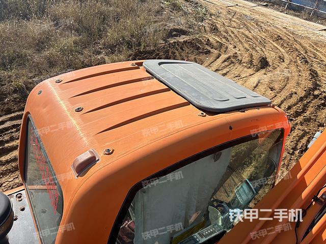 驾驶室顶部（整机外观）