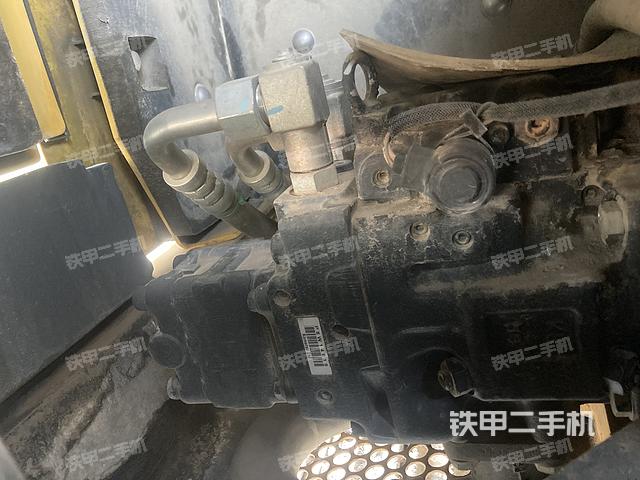 液壓泵艙室正面整體(整機(jī)外觀) 液壓泵艙室正面整體(整機(jī)外觀)