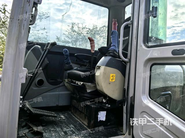 座椅右側(cè)控制臺/鑰匙門/油門/含右手柄（駕駛室部分）