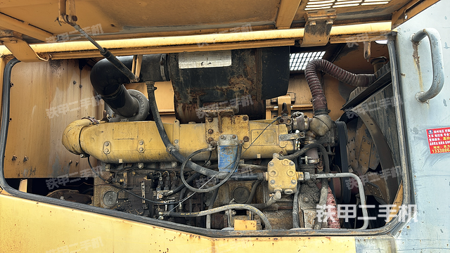 发动机左侧（整机外观及大件）