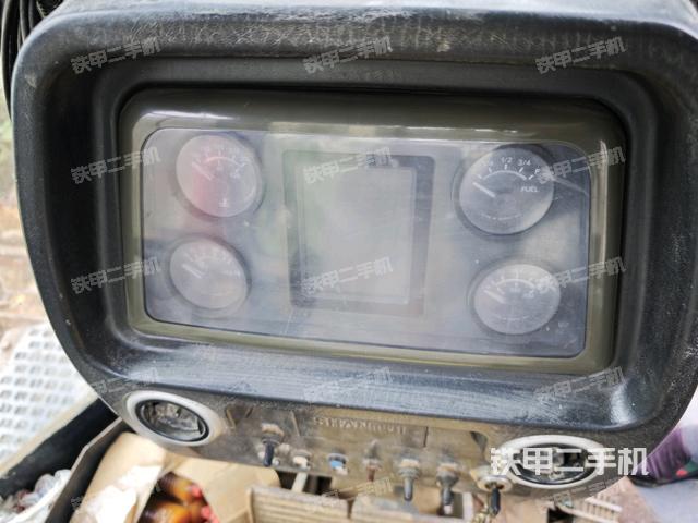 仪表盘全景（推土机驾驶室）