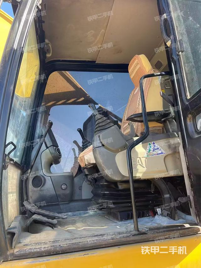 驾驶室整体(整机外观) 驾驶室整体(整机外观)