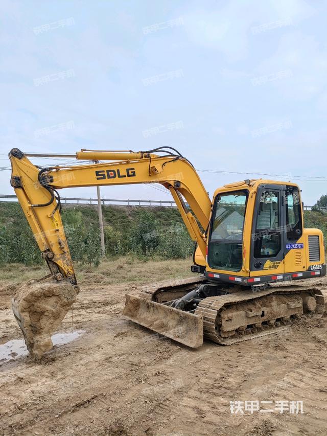 山東臨工LG685挖掘機(jī)