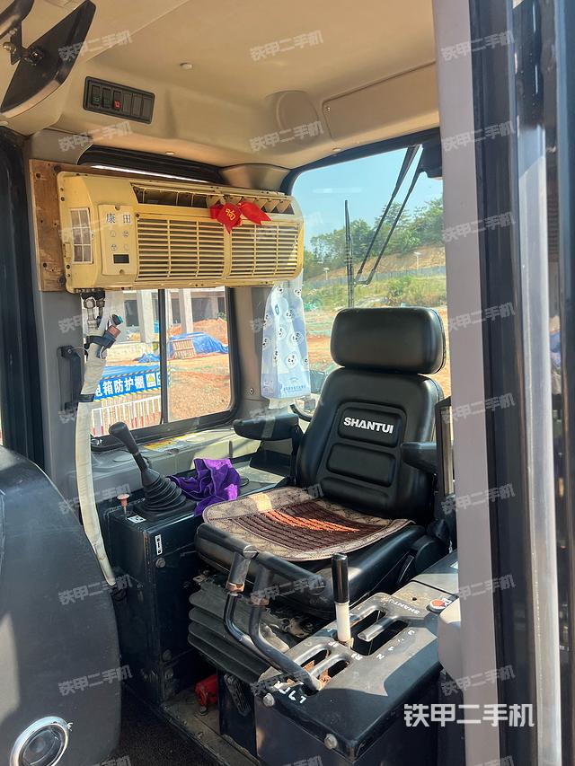 驾驶室操作台（设备外观及核心部件）