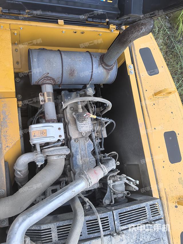 駕駛室頂部(整機(jī)外觀) 駕駛室頂部(整機(jī)外觀)