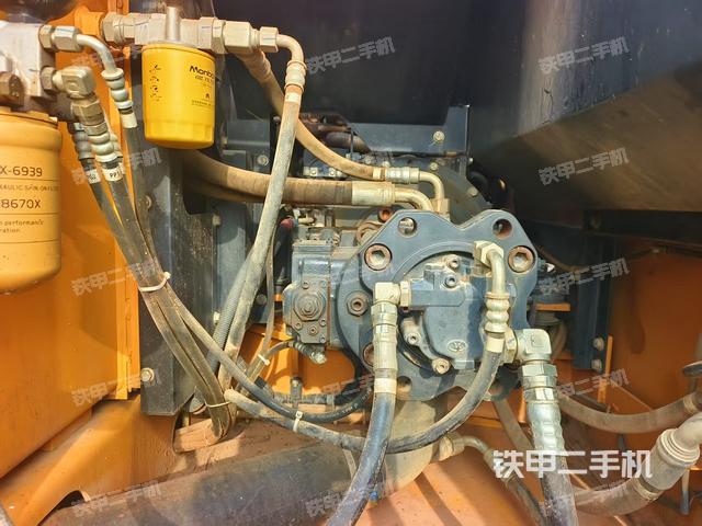 液壓泵艙室正面整體(整機(jī)外觀) 液壓泵艙室正面整體(整機(jī)外觀)