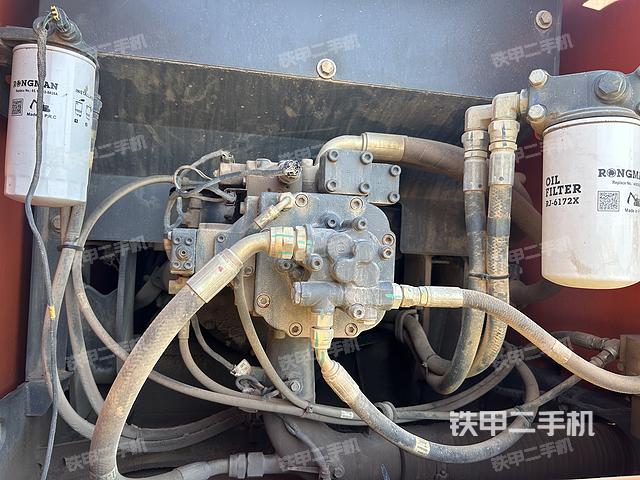 液压泵舱室正面整体（整机外观）