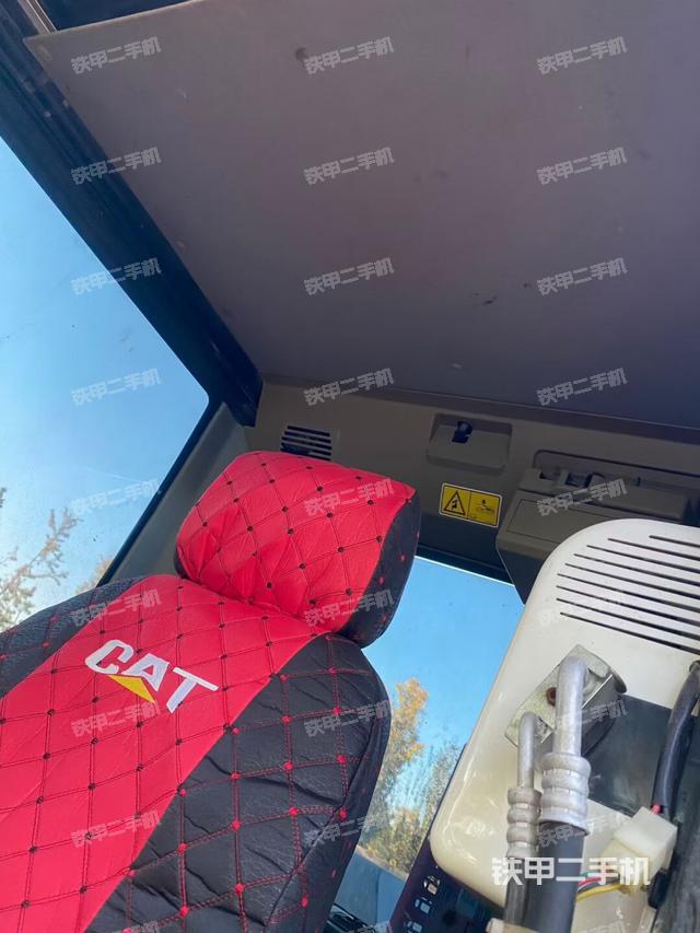 駕駛室頂部(整機外觀) 駕駛室頂部(整機外觀)