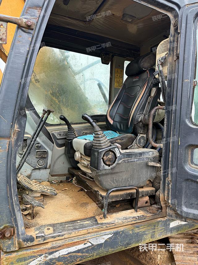 驾驶室整体(整机外观) 驾驶室整体(整机外观)