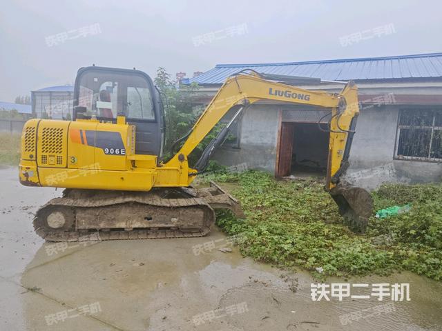 驾驶室整体(整机外观) 驾驶室整体(整机外观)
