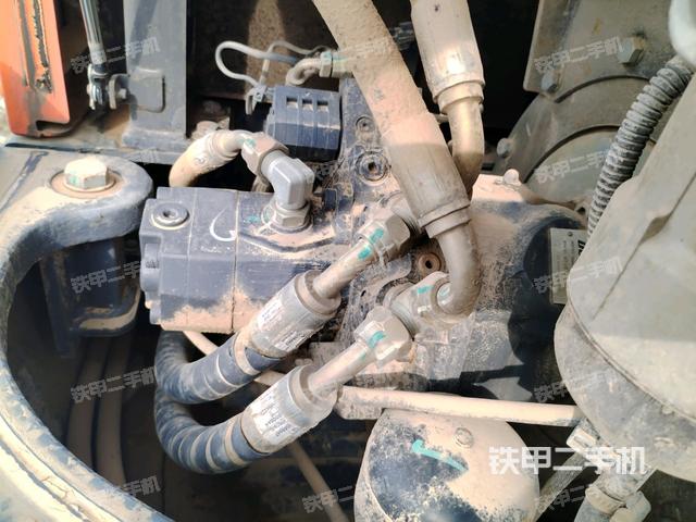 液壓泵艙室正面整體(整機(jī)外觀) 液壓泵艙室正面整體(整機(jī)外觀)