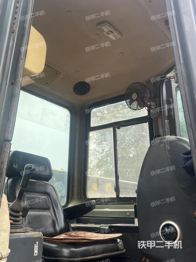 驾驶室操作台（设备外观及核心部件）