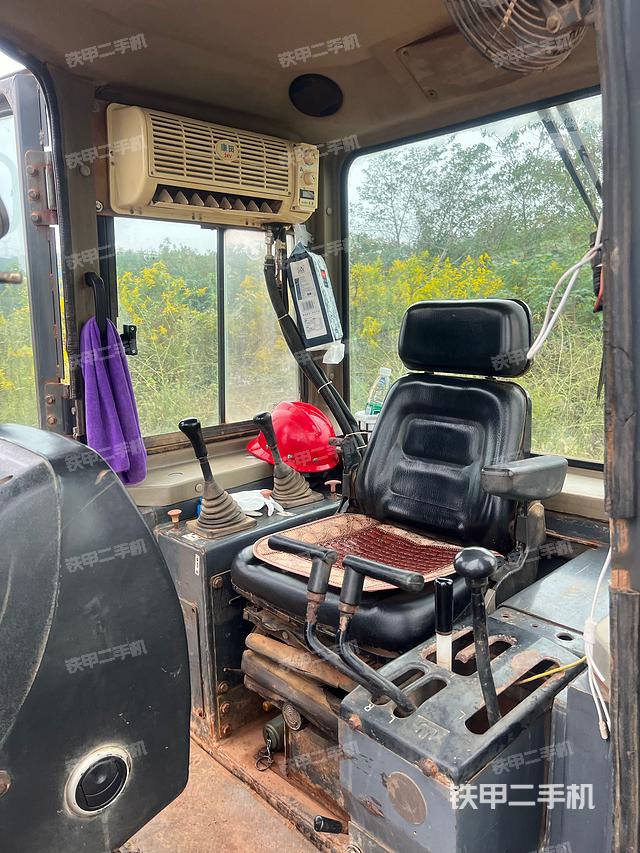 驾驶室操作台（设备外观及核心部件）