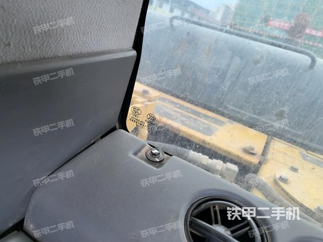 后窗玻璃角標(駕駛室部分) 后窗玻璃角標(駕駛室部分)