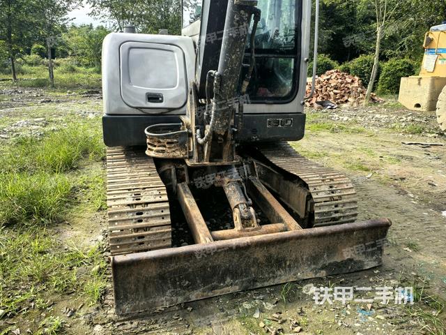 轉(zhuǎn)盤和下車架正前（工作和回轉(zhuǎn)裝置）