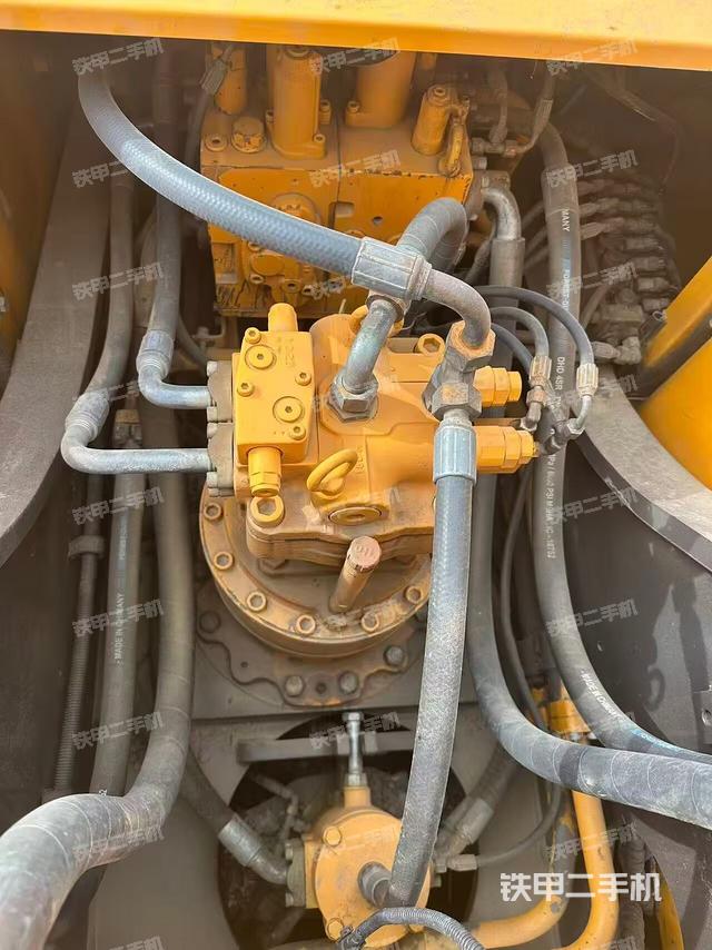 回转马达和主控阀（整机外观）