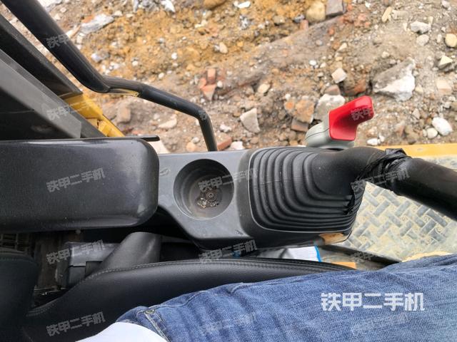 座椅左側控制臺/音響/含左手柄(駕駛室部分) 座椅左側控制臺/音響/含左手柄(駕駛室部分)