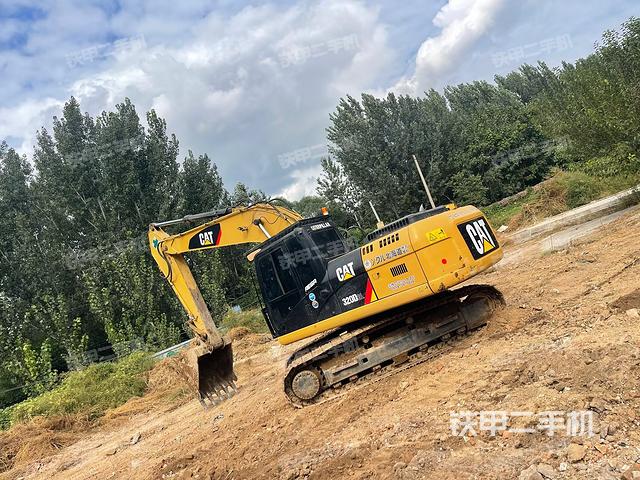 駕駛室頂部(整機(jī)外觀) 駕駛室頂部(整機(jī)外觀)