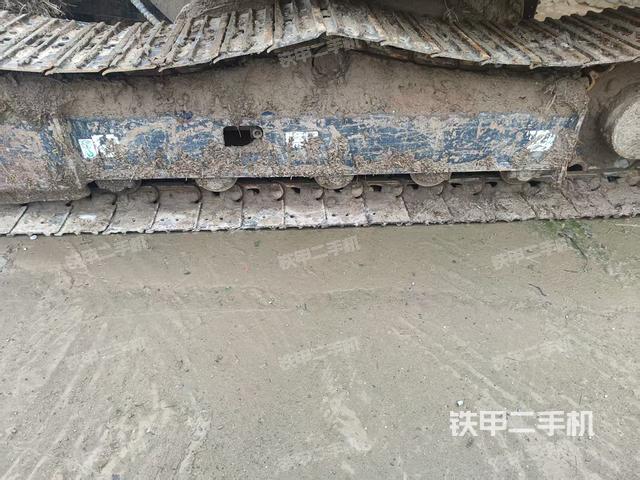 单侧履带整体(整机外观) 单侧履带整体(整机外观)