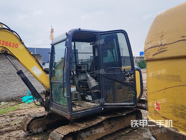 驾驶室整体(整机外观) 驾驶室整体(整机外观)