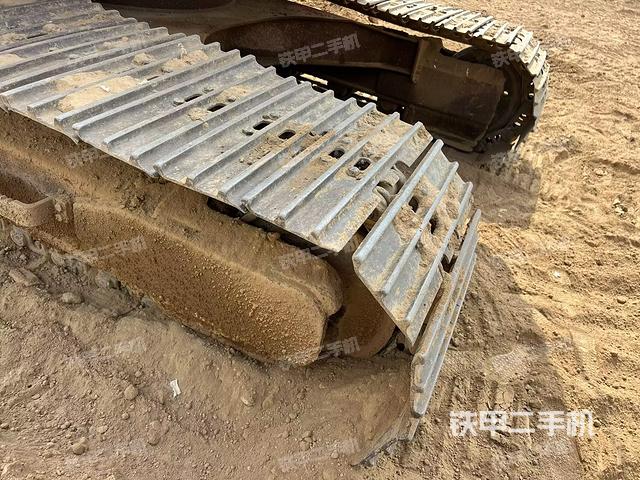 单侧履带整体(整机外观) 单侧履带整体(整机外观)