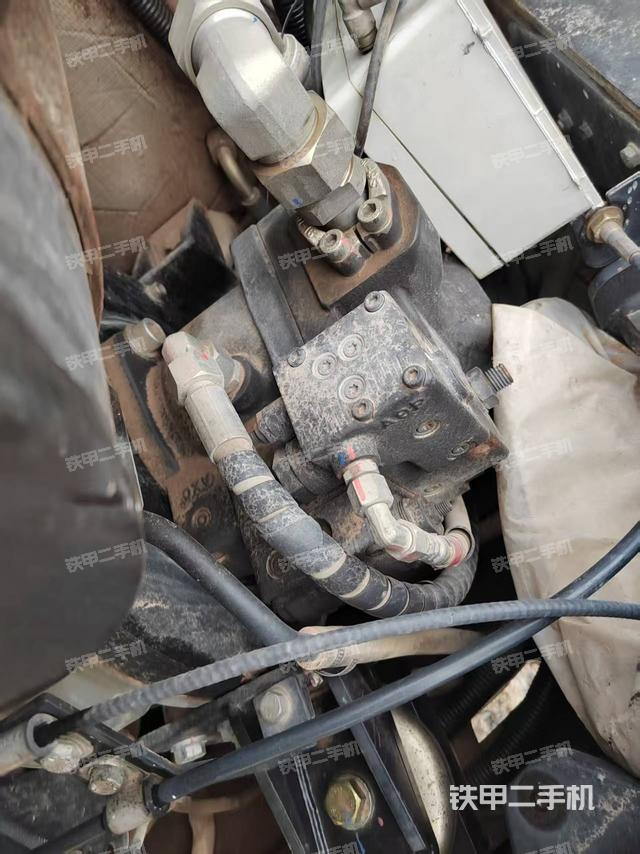 液壓泵艙室正面整體(整機(jī)外觀) 液壓泵艙室正面整體(整機(jī)外觀)