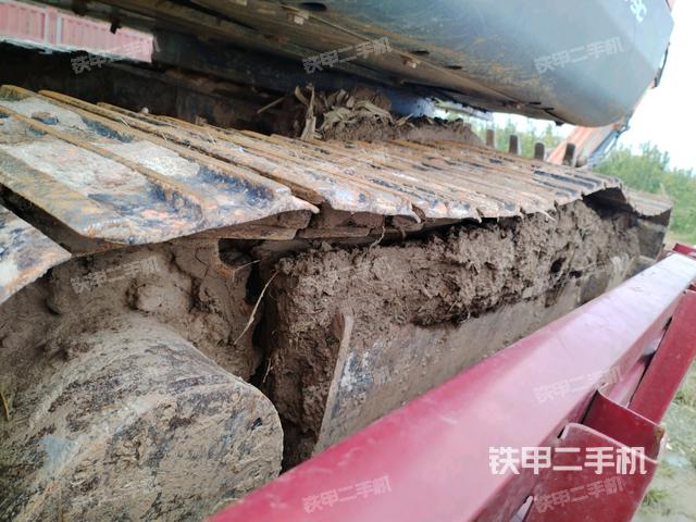 單側(cè)履帶整體(整機(jī)外觀) 單側(cè)履帶整體(整機(jī)外觀)
